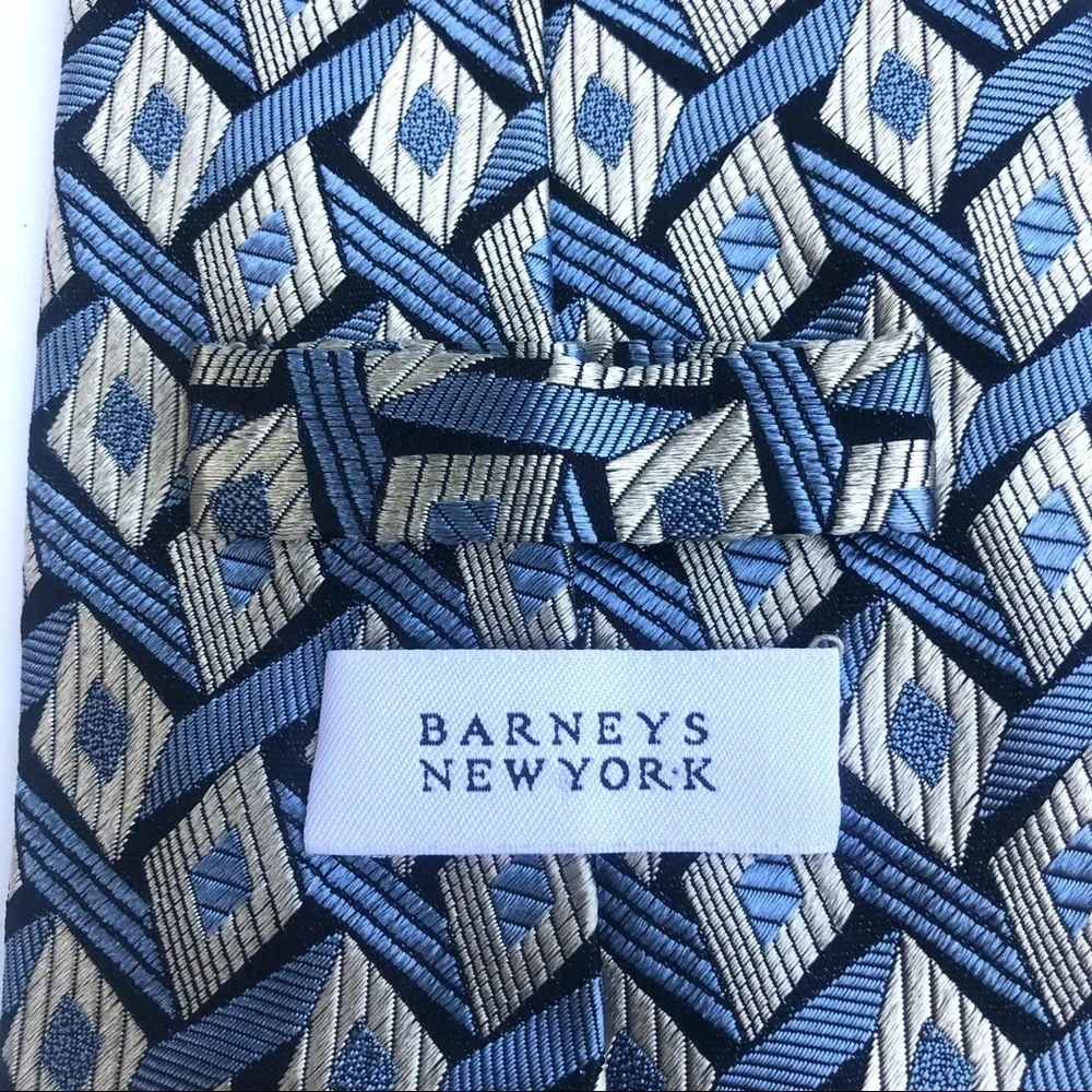 Barney’s blue geometric tie